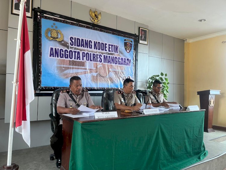POLRES MANGGARAI GELAR SIDANG KODE ETIK ,EMPAT PERSONEL  POLRES MANGGARAI DIJATUHI SANKSI ETIKA DAN ADMINISTRATIF .