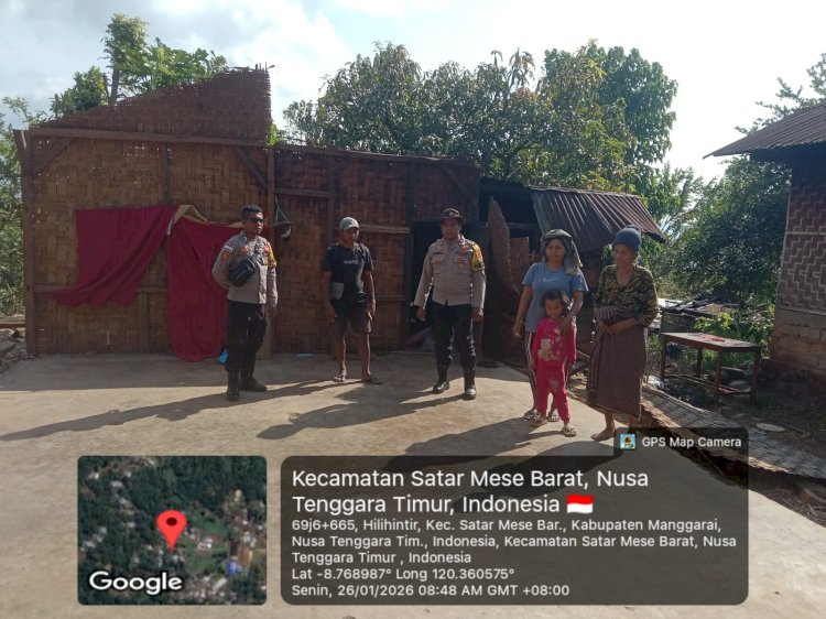 Bhabinkamtibmas Desa Cambir Leca Sambangi Korban Bencana Angin Kencang di Dusun Lelit