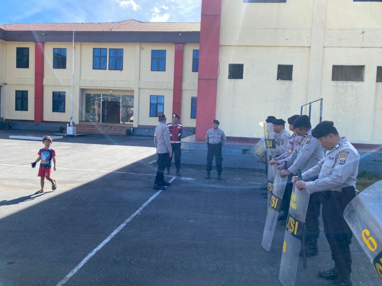 Sat Samapta Polres Manggarai Laksanakan Latihan Dalmas Rutin Tingkatkan Kesiapsiagaan