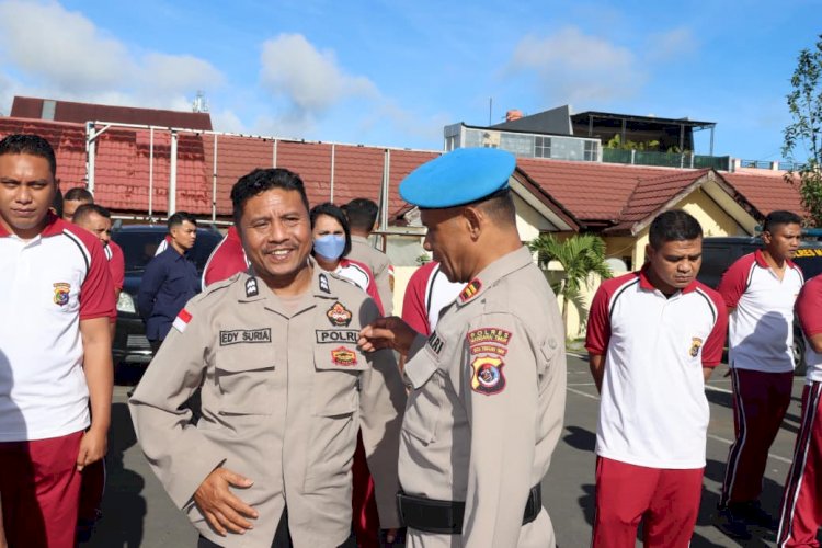 Kasi Propam Polres Manggarai Laksanakan Pemeriksaan Rutin Personel