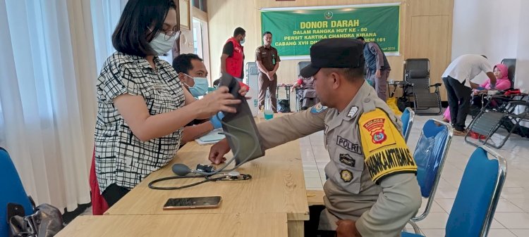 Polri Hadir untuk Kemanusiaan, Anggota Polres Manggarai Polda NTT Ikut Donor Darah Peringati HUT ke-80 Persit Kartika Chandra Kirana