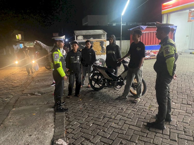 Polri Hadir di Jam Rawan, Polres Manggarai Polda NTT Gelar Patroli Malam Antisipasi Balap Liar dan Laka Lantas