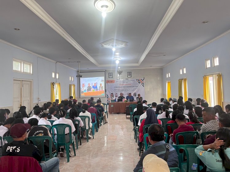 Wakili Kapolres Manggarai, Kasi Humas Polres Manggarai ,Polda NTT, Paparkan Perspektif Hukum Implementasi UU Pers