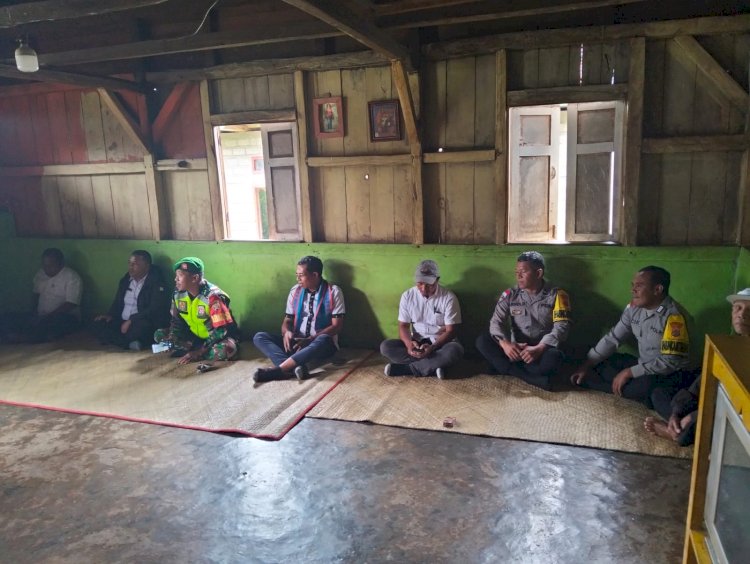 Bhabinkamtibmas Kecamatan Ruteng Dampingi Pelepasan Pasung Pasien ODGJ di Desa Pong La’o