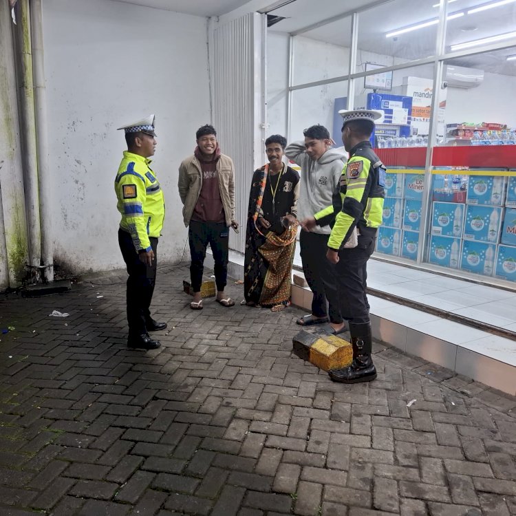 POLRES MANGGARAI INTENSIFKAN PATROLI MALAM ANTISIPASI BALAP LIAR DAN LAKA LANTAS