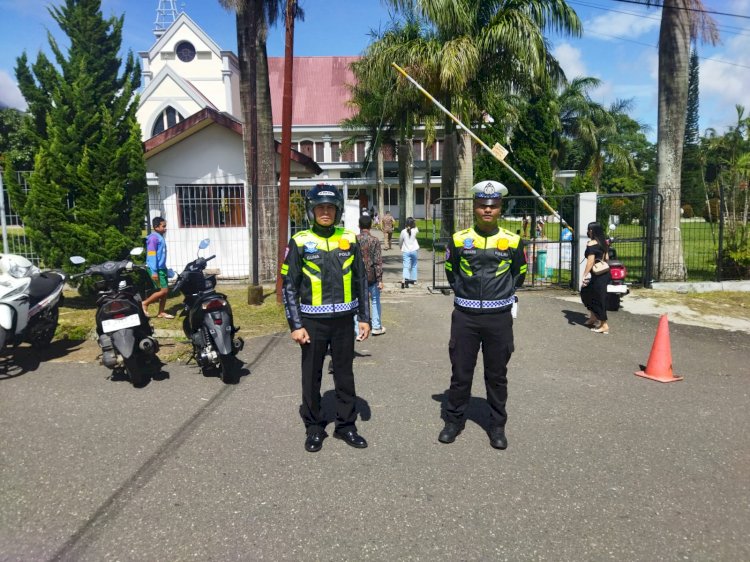 Personel Polres Manggarai Laksanakan Pengamanan Ibadah Minggu, Wujud Pelayanan dan Jaminan Keamanan bagi Umat