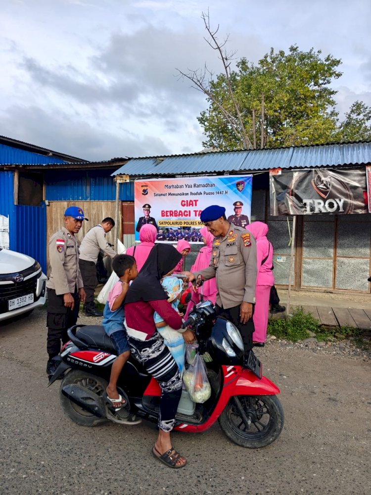 NTT Penuh Kasih, Satpolairud Polres Manggarai  Polda NTT, Bagikan 150 Paket Takjil di Reo