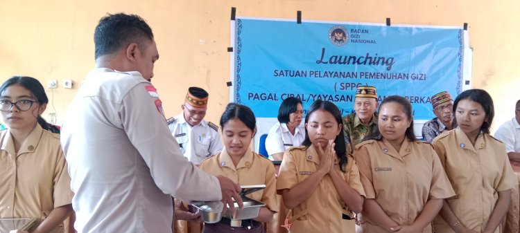 Bhabinkamtibmas Cibal Amankan dan Dampingi Launching SPPG di SMA Negeri 1 Cibal