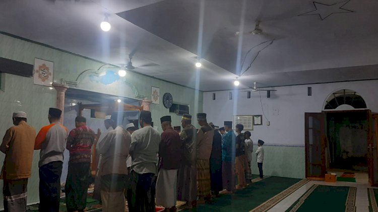 BHABINKAMTIBMAS POLSEK REO LAKSANAKAN PENGAMANAN SHOLAT TARAWIH DI MESJID NURUL ANWAR REO