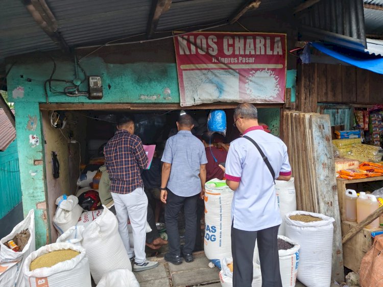 Satgas Pangan Manggarai Pastikan Harga Beras dan Minyak Kita Sesuai HET di Pasar Inpres Ruteng