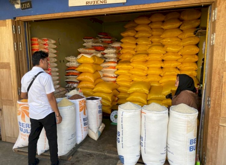 Satgas Sapu Bersih Pelanggaran Lakukan Pemantauan Harga dan Mutu Pangan di Pasar Inpres Ruteng