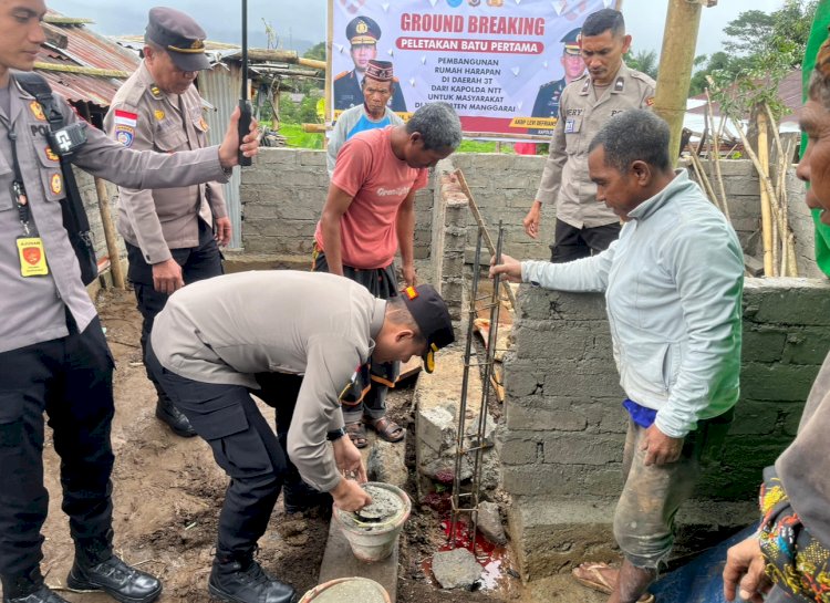 NTT PENUH KASIH, KAPOLRES MANGGARAI SALURKAN BANTUAN PEMBANGUNAN DUA UNIT RUMAH LAYAK HUNI DARI KAPOLDA NTT