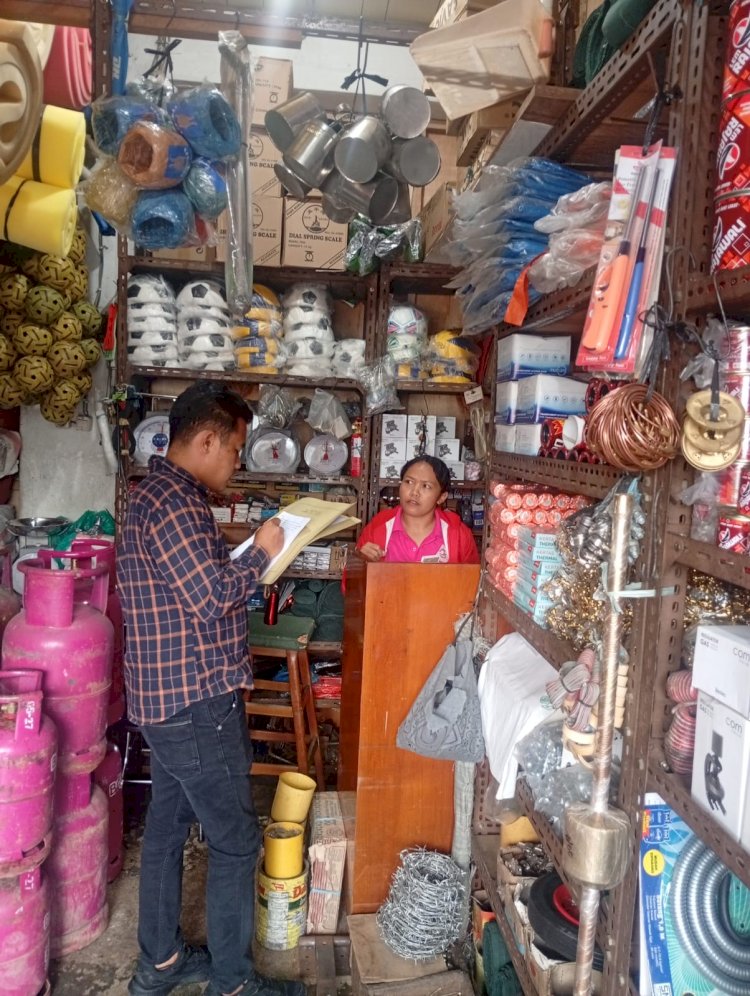 Pastikan Stok Aman Selama Ramadan, Polres Manggarai Pantau Harga LPG di Toko Mega Jaya