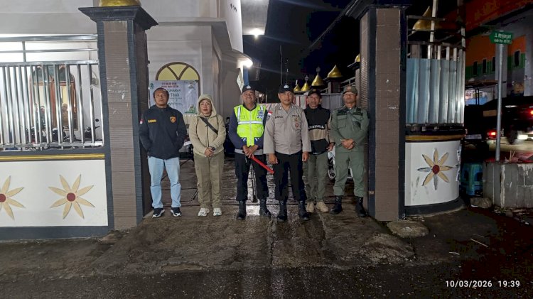 Personel Polres Manggarai Laksanakan Pengamanan Sholat Tarawih di Sejumlah Masjid di Kota Ruteng