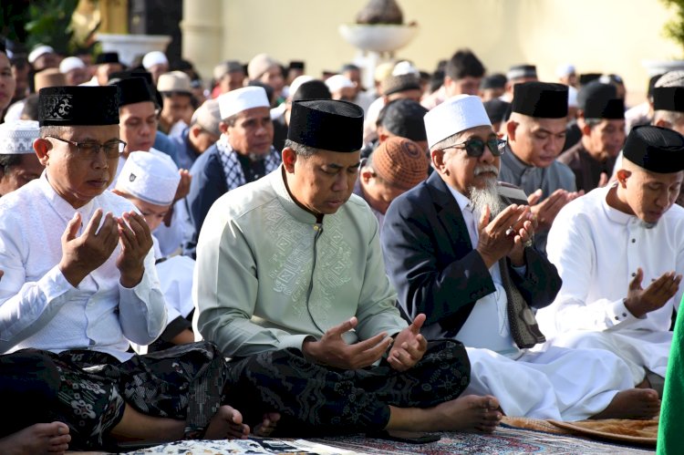Lapangan Mapolda NTT Penuh, Kapolda Sampaikan Ucapan Idul Fitri dan Apresiasi untuk Masyarakat*