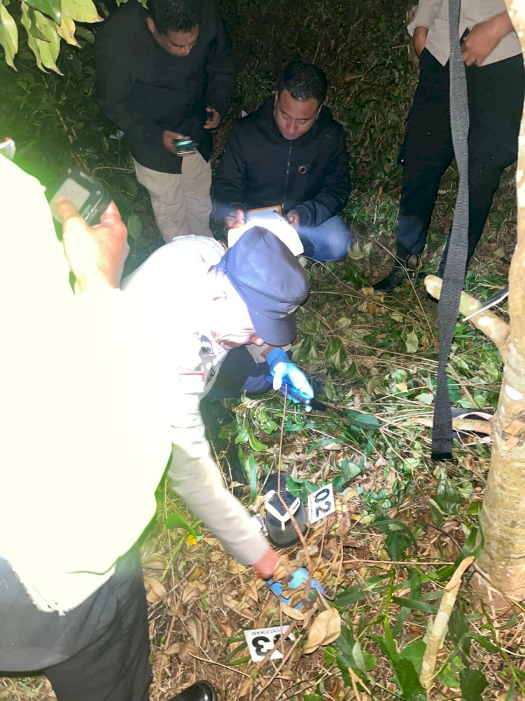 Istri Histeris Temukan Suami Akhiri Hidup di Pohon Cengkeh ,