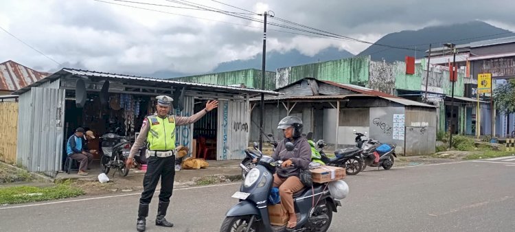 GIAT PATROLI KRYD, PAMTURLALIN, DAN HIMBAUAN KAMSELTIBCAR LANTAS OLEH SAT LANTAS POLRES MANGGARAI DI KOTA RUTENG