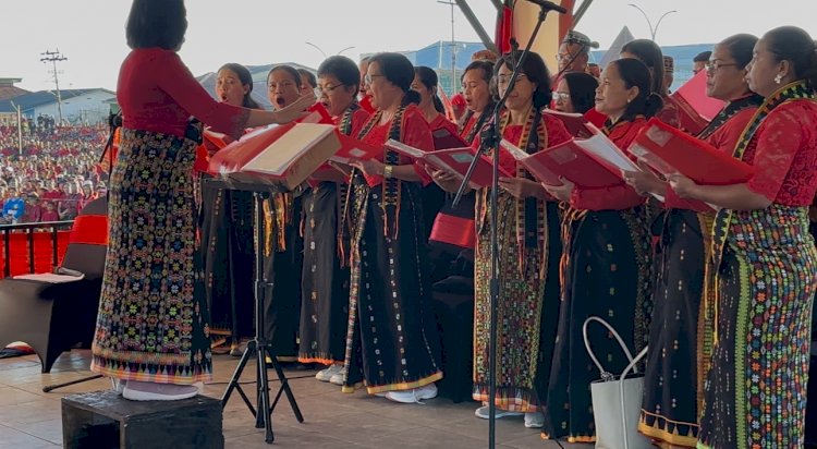 KAPOLRES MANGGARAI HADIRI IBADAH JUMAT AGUNG, RIBUAN UMAT NASRANI PADATI NATAS LABAR