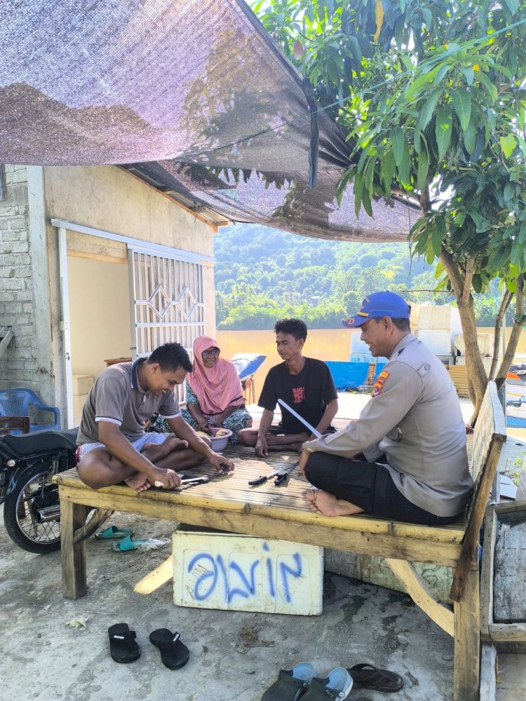 Tingkatkan Keselamatan Nelayan, Sat Polairud Polres Manggarai Gelar Sambang di Dusun Bronjong