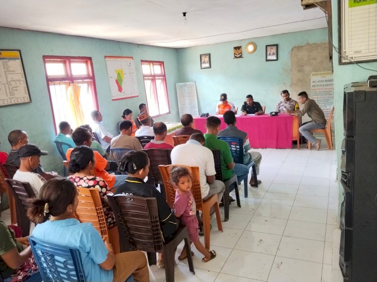 Bhabinkamtibmas Reok Barat Laksanakan Sambang dan Hadiri Rapat Kelembagaan Desa Torong Koe