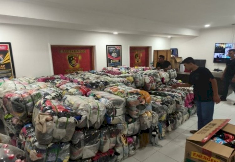 Polda NTT Bongkar Jaringan Penyelundupan Thrifting Ilegal, 157 Ballpress Diamankan