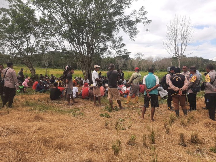 Polsek Reo Redam Ketegangan Sengketa Batas Tanah Antara Warga Tureng dan Sambor.