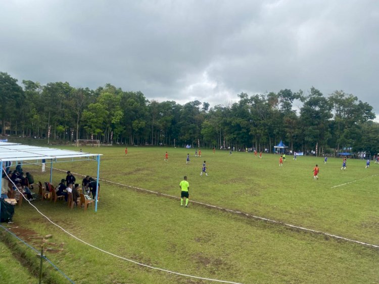 POLRES MANGGARAI LAKSANAKAN PENGAMANAN TURNAMEN SEPAK BOLA DAN VOLI DALAM RANGKA DIES NATALIS KE-67 UNIKA SANTU PAULUS RUTENG