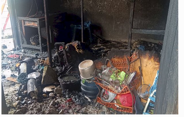 Gerak Cepat SPKT  Polres Manggarai ,Atasi Kebakaran Hebat di Lawir, Seorang Wanita Alami Luka Bakar Serius