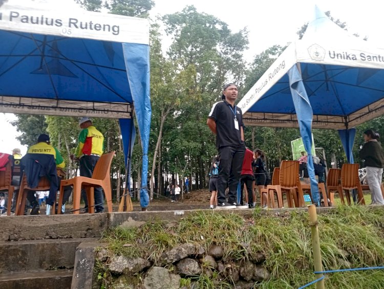 POLRES MANGGARAI LAKSANAKAN PENGAMANAN TURNAMEN SEPAK BOLA DAN VOLI DALAM RANGKA DIES NATALIS KE-67 UNIKA SANTU PAULUS RUTENG