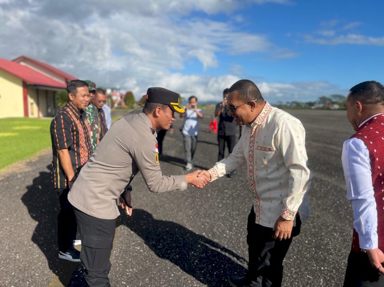 Perkuat Sinergitas, Kapolres Manggarai Hadiri Penjemputan Gubernur NTT Bersama Forkopimda