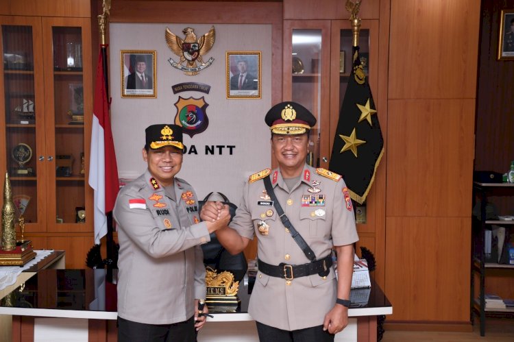 Kapolda NTT Pimpin Penyerahan Jabatan Wakapolda,o Tri Prabowo Memasuki Masa Purna Tugas