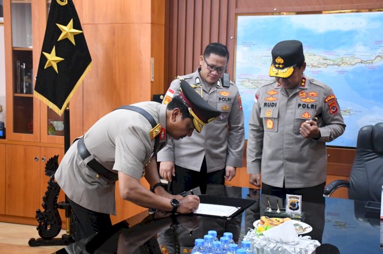 Kapolda NTT Pimpin Penyerahan Jabatan Wakapolda,o Tri Prabowo Memasuki Masa Purna Tugas