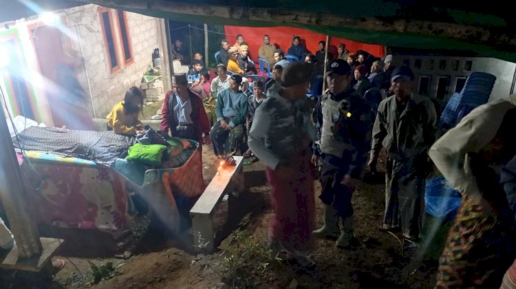 Bhabinkamtibmas Kecamatan Lelak Datangi TKP Warga Tersengat Arus Listrik di Bangka Tonggur, Kabupaten Manggarai