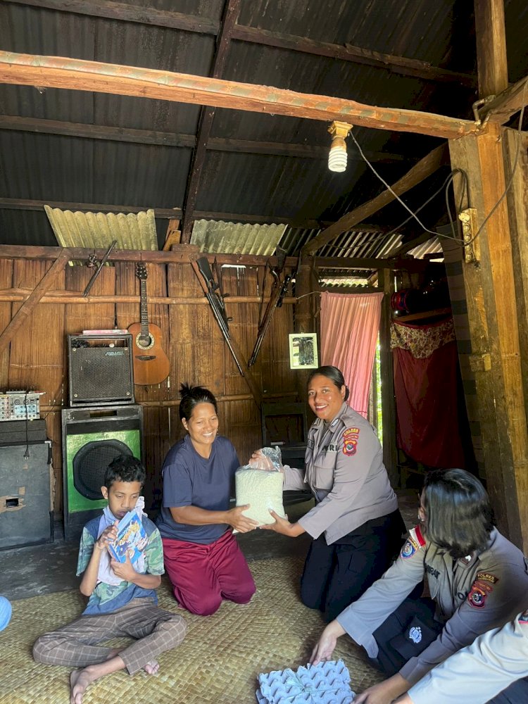 POLRES MANGGARAI MELALUI SAT BINMAS SALURKAN BANTUAN SOSIAL KEPADA ANAK BERKEBUTUHAN KHUSUS DI DESA GOLOUWAS