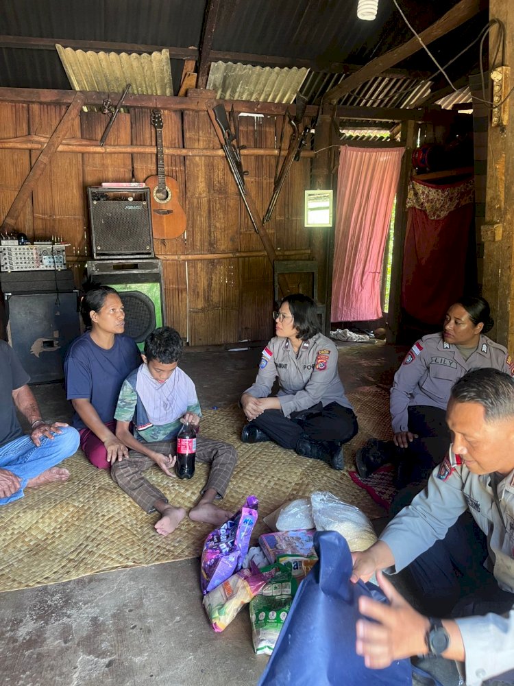 POLRES MANGGARAI MELALUI SAT BINMAS SALURKAN BANTUAN SOSIAL KEPADA ANAK BERKEBUTUHAN KHUSUS DI DESA GOLOUWAS