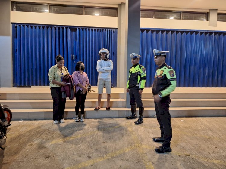 PATROLI MALAM SATLANTAS POLRES MANGGARAI ANTISIPASI BALAP LIAR DAN LAKA LANTAS, KASAT LANTAS TEKANKAN KESELAMATAN BERLALU LINTAS