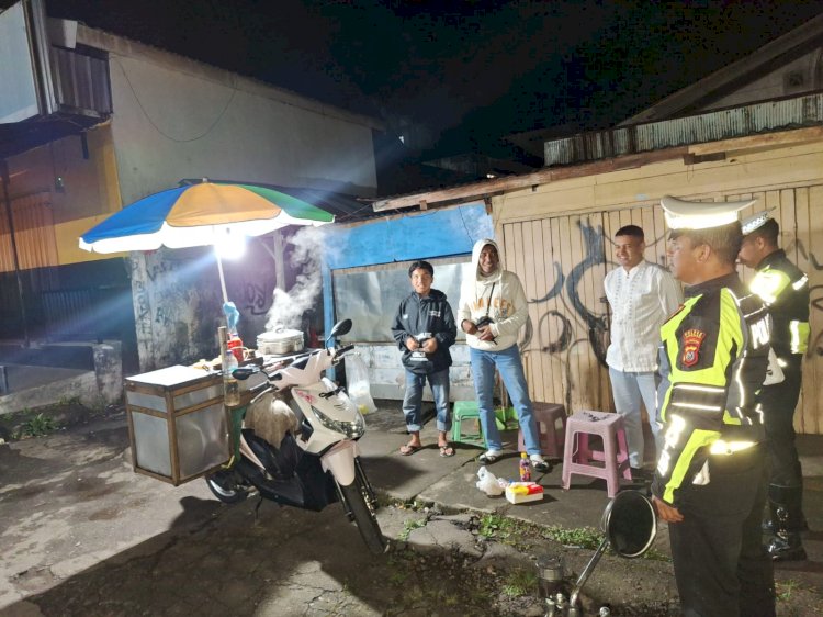 PATROLI MALAM SATLANTAS POLRES MANGGARAI ANTISIPASI BALAP LIAR DAN LAKA LANTAS, KASAT LANTAS TEKANKAN KESELAMATAN BERLALU LINTAS