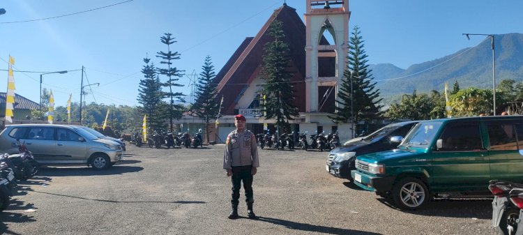 Polres Manggarai Laksanakan Pengamanan Misa Hari Minggu, Wujud Pelayanan Prima Kepada Masyarakat