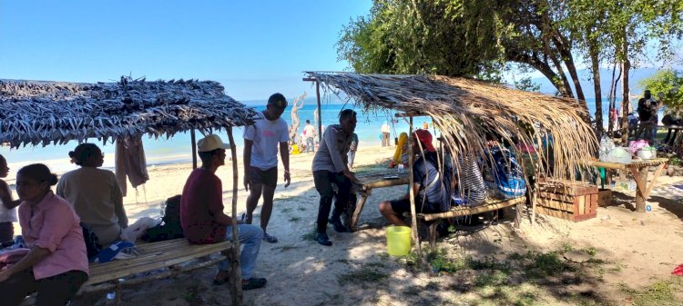 Polsek Reo Maksimalkan Patroli dan Pengamanan di Sejumlah Objek Wisata Pantai Selama Libur Idul Adha 2026