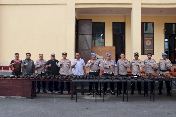 CEGAH PENYALAHGUNAAN SENJATA API, BIDPROPAM POLDA NTT LAKUKAN PEMERIKSAAN DATA SENPI DAN AMUNISI DI POLRES MANGGARAI