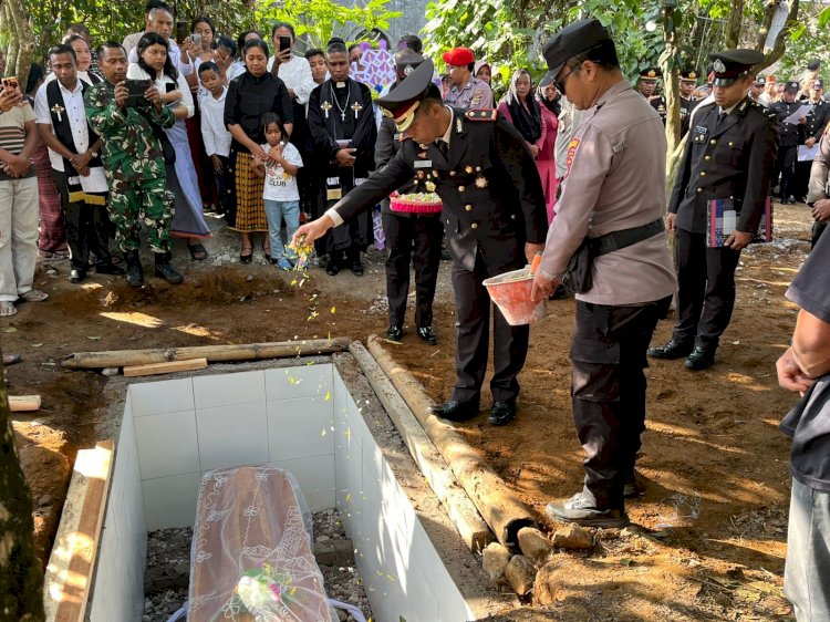 Wujud Penghormatan Terakhir, Polres Manggarai Gelar Upacara Pemakaman Dinas Secara Khidmat untuk Purnawirawan Serma Maxwell Neno Baaf