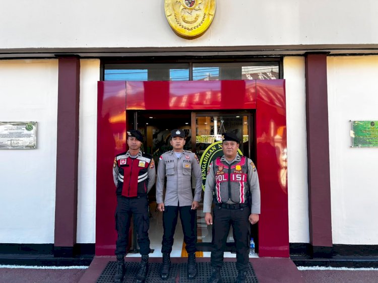PERSONEL POLRES MANGGARAI LAKSANAKAN PENGAMANAN SIDANG DI PENGADILAN NEGERI RUTENG, SITUASI BERLANGSUNG AMAN DAN TERKENDALI