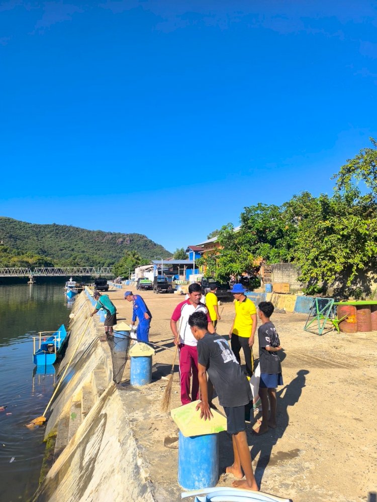 MENYAMBUT HARI BHAYANGKARA KE-80, SAT POLAIRUD POLRES MANGGARAI  POLDA NTT, GELAR BAKTI SOSIAL BERSIHKAN PANTAI DAN SUNGAI BERSAMA MASYARAKAT