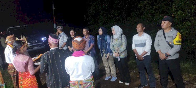 BHABINKAMTMAS KECAMATAN WAE RI'I LAKSANAKAN PENGAMANAN DAN PENDAMPINGAN TIM VERIFIKASI FAKTUAL DESA PERSIAPAN COMPANG RU'A
