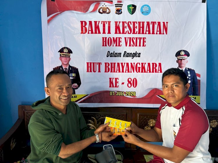 SAMBUT HARI BHAYANGKARA KE-80, POLRES MANGGARAI GELAR BAKTI KESEHATAN MELALUI HOME VISIT BAGI PERSONEL YANG SAKIT
