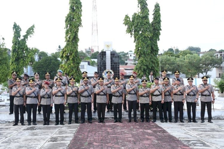 Polda NTT Gelar Upacara Ziarah Tabur Bunga di TMP Dharma Loka, Wujud Penghormatan kepada Jasa Para Pahlawan Jelang Hari Bhayangkara ke-80*