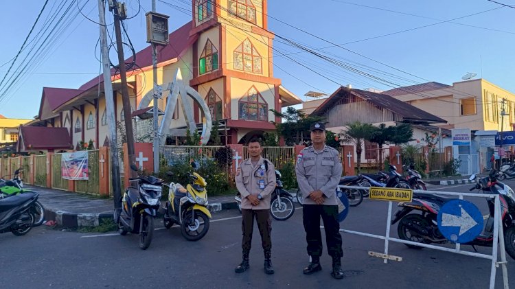 Personel Polres Manggarai Laksanakan Pengamanan Misa Hari Minggu, Wujudkan Situasi Kamtibmas yang Aman dan Kondusif