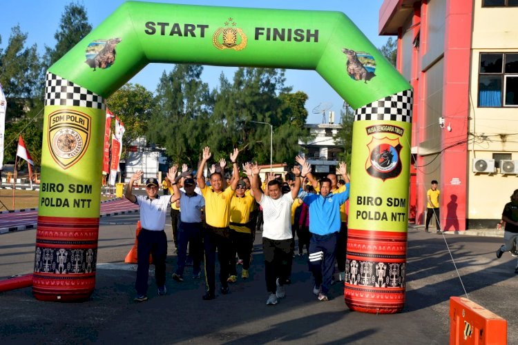 Semarak HUT Bhayangkara ke-80, Polda NTT Gelar Jalan Santai, Senam Bersama hingga Door Prize Spektakuler