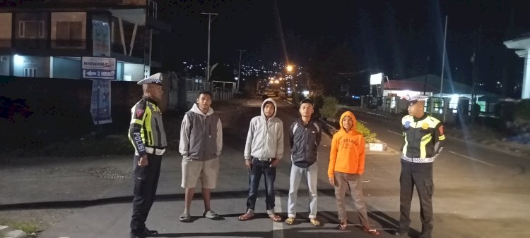 Satlantas Polres Manggarai Tingkatkan Patroli Malam sebagai Upaya Preventif Antisipasi Balap Liar dan Menekan Angka Kecelakaan Lalu Lintas
