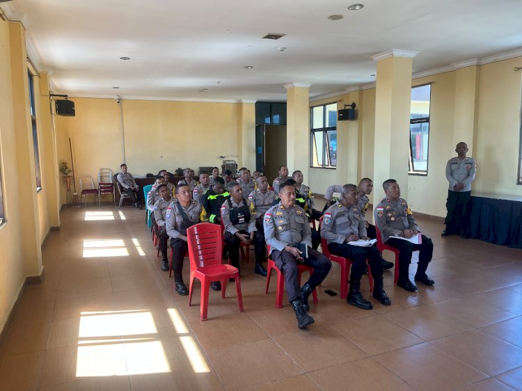 Kapolres Manggarai Berikan Arahan kepada Kapolsek dan Bhabinkamtibmas Jelang Pelaksanaan Pemilihan Kepala Desa